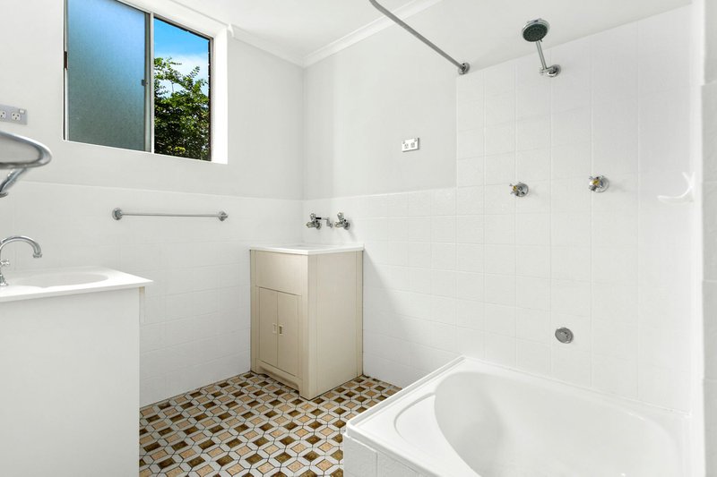 Photo - 2/10 Dudley Street, Wollongong NSW 2500 - Image 4