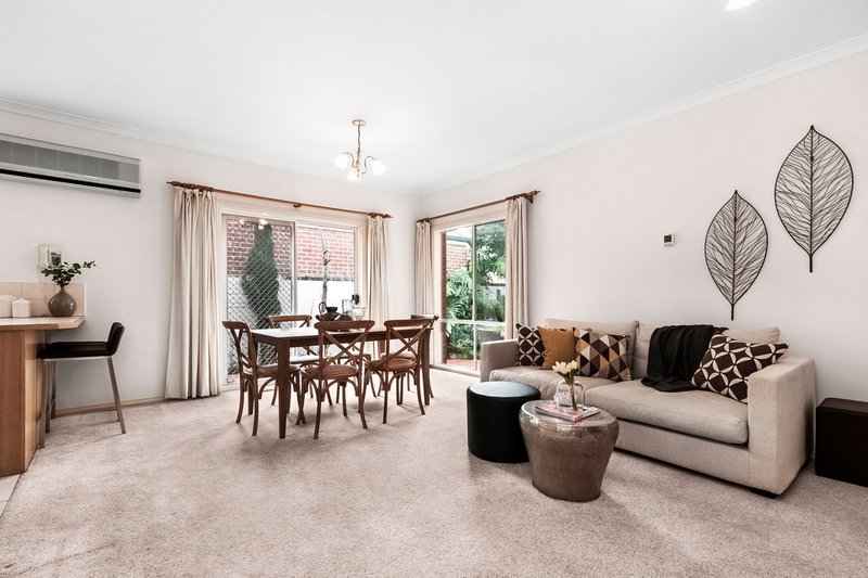 Photo - 2/10 Evelyn Street, Glen Waverley VIC 3150 - Image 3