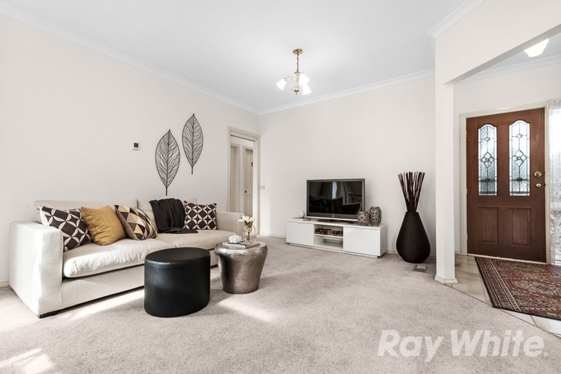 Photo - 2/10 Evelyn Street, Glen Waverley VIC 3150 - Image 2