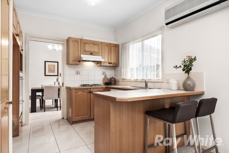 Photo - 2/10 Evelyn Street, Glen Waverley VIC 3150 - Image 3