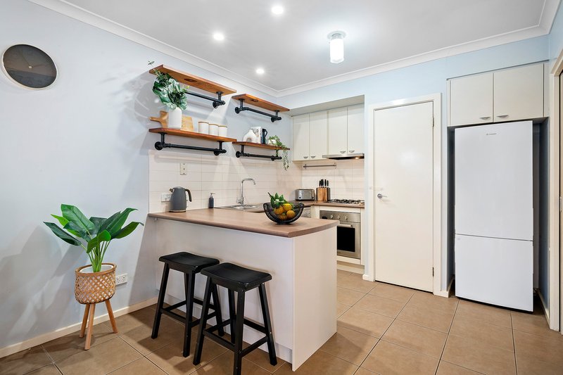 Photo - 2/10 Fifth Avenue, Chelsea Heights VIC 3196 - Image 2