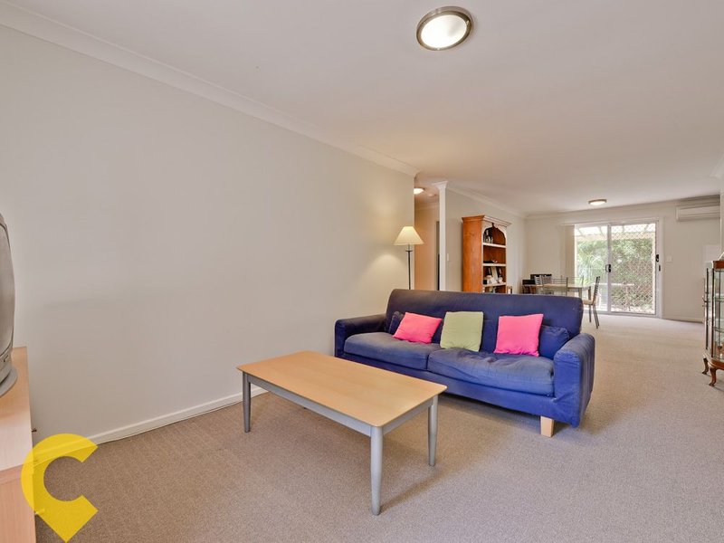 Photo - 2/10 Foster Street, Newmarket QLD 4051 - Image 7