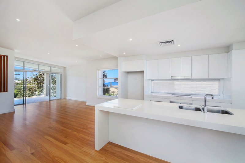 2/10 Grosvenor Road, Terrigal NSW 2260