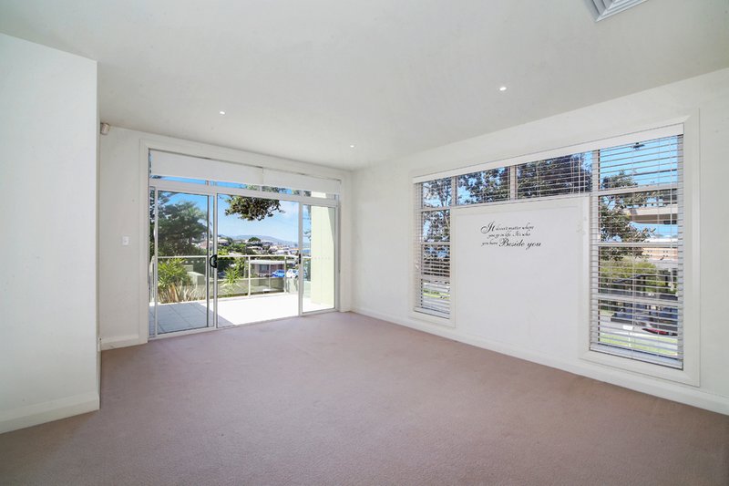 Photo - 2/10 Grosvenor Road, Terrigal NSW 2260 - Image 3