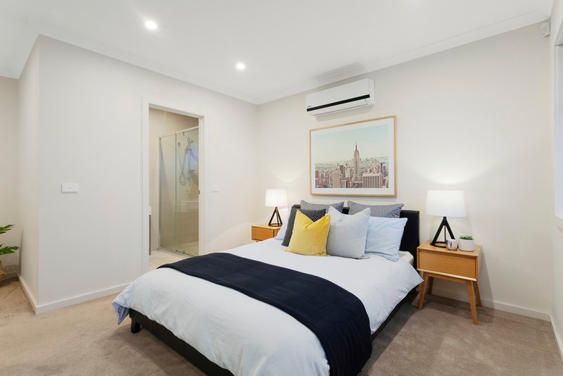 Photo - 2/10 Howe Street, Murrumbeena VIC 3163 - Image 6