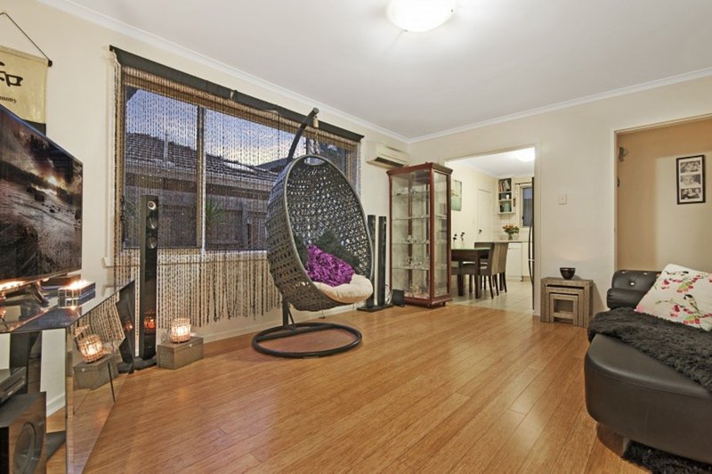 Photo - 2/10 James Street, Mordialloc VIC 3195 - Image 2