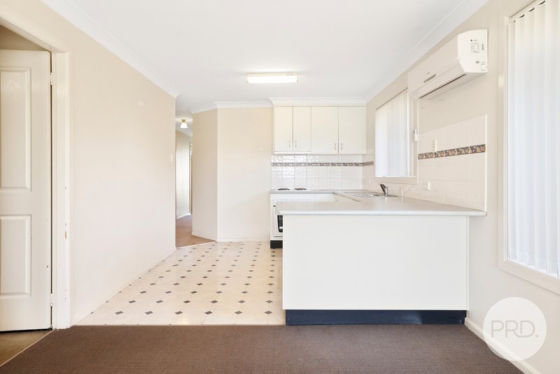 Photo - 2/10 Karwin Street, Tamworth NSW 2340 - Image 5