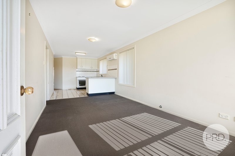 Photo - 2/10 Karwin Street, Tamworth NSW 2340 - Image 13