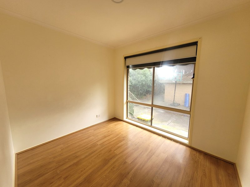 Photo - 2/10 Middlefield Drive, Blackburn North VIC 3130 - Image 9