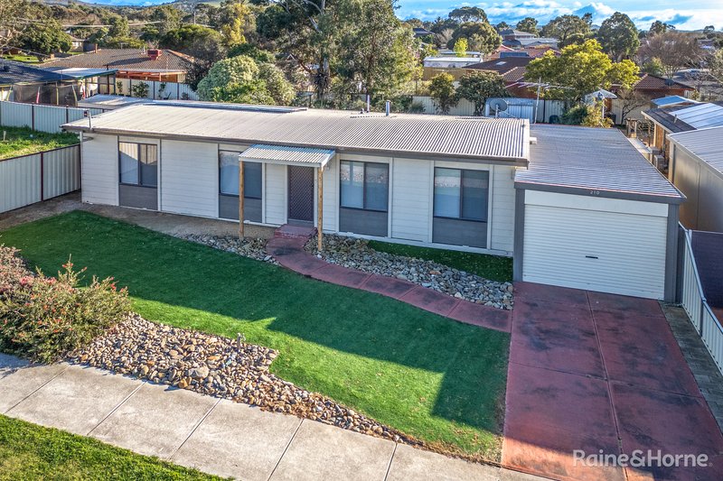 Photo - 210 Mitchells Lane, Sunbury VIC 3429 - Image 2