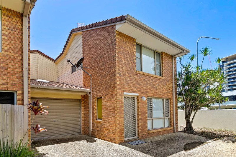 Photo - 2/10 Mungar Street, Maroochydore QLD 4558 - Image 2