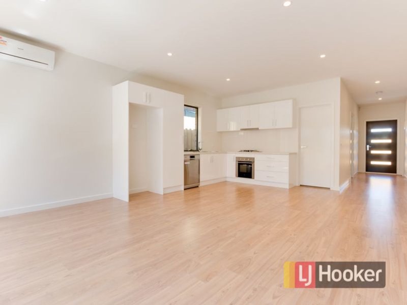 Photo - 2/10 Myrtle Grove, Doveton VIC 3177 - Image 3