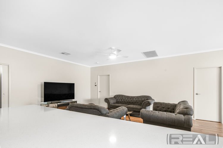 Photo - 210 Newton Boulevard, Munno Para SA 5115 - Image 16