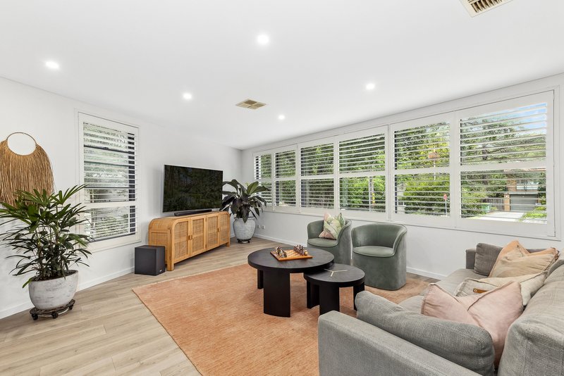 Photo - 2/10 Shinfield Avenue, St Ives NSW 2075 - Image 3