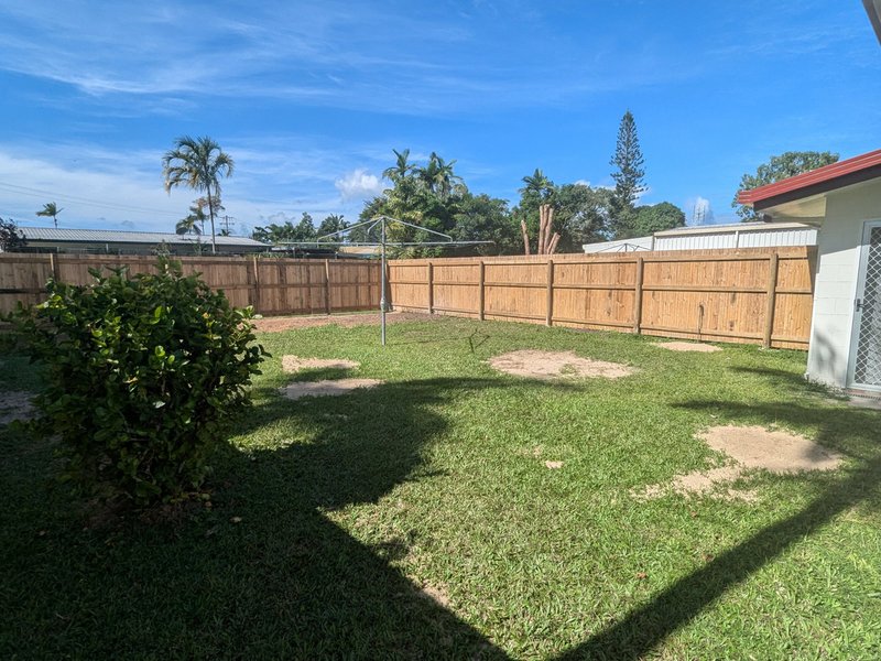 Photo - 2/10 Stirling Street, Whitfield QLD 4870 - Image 8
