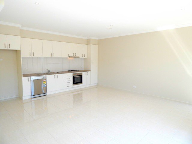 Photo - 2/10 Tovey Street, Reservoir VIC 3073 - Image 3