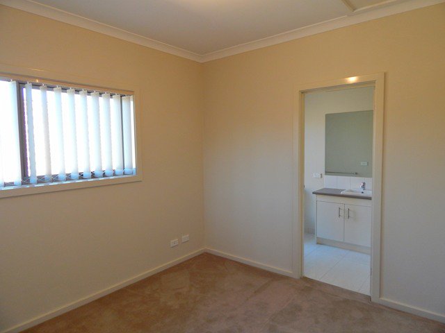 Photo - 2/10 Tovey Street, Reservoir VIC 3073 - Image 5