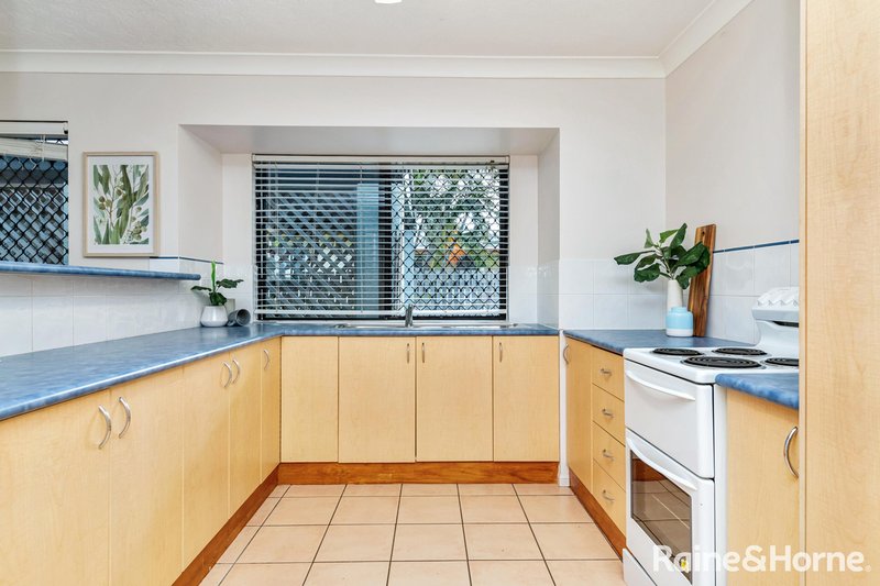 Photo - 2/10 Tuffley Street, West End QLD 4810 - Image 3