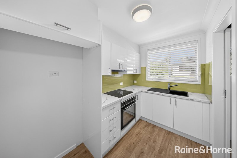 Photo - 2/10 Tyrell Street, Tenambit NSW 2323 - Image 4