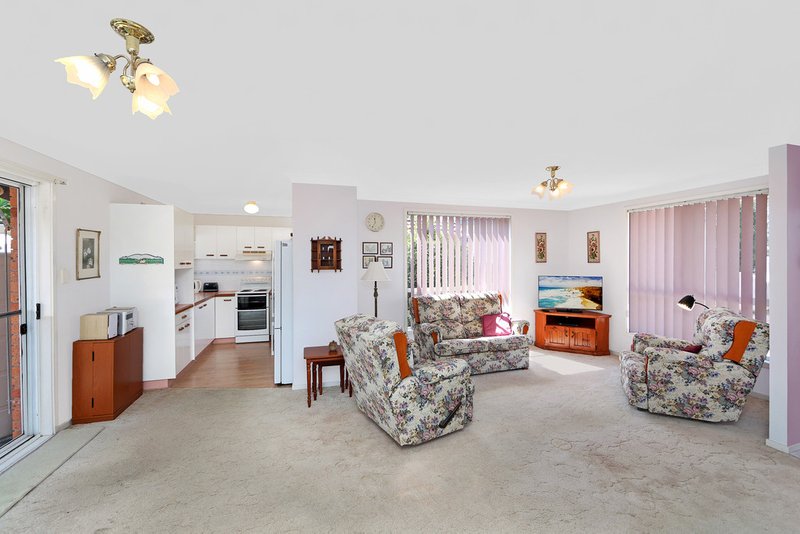 Photo - 2/10 Valencia Street, Gorokan NSW 2263 - Image 2