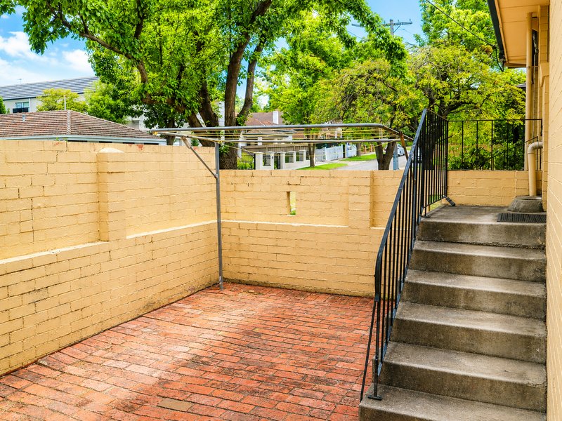 Photo - 2/100 Windsor Crescent, Surrey Hills VIC 3127 - Image 4
