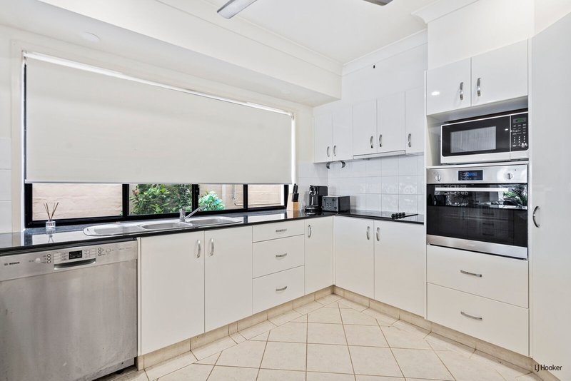 Photo - 2/101 Stanhill Drive, Surfers Paradise QLD 4217 - Image 5