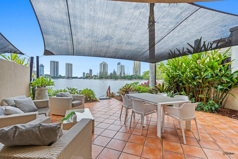 Photo - 2/101 Stanhill Drive, Surfers Paradise QLD 4217 - Image 15