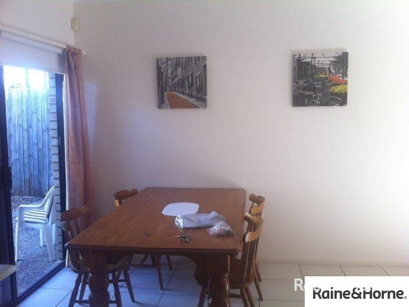 Photo - 2/101 Station Road, Woodridge QLD 4114 - Image 4