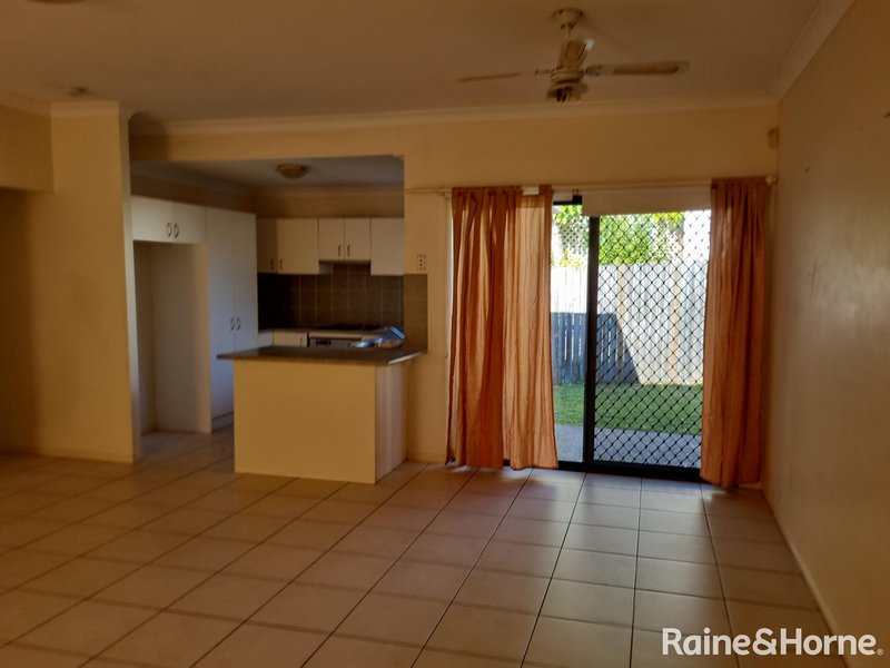 Photo - 2/101 Station Road, Woodridge QLD 4114 - Image 6