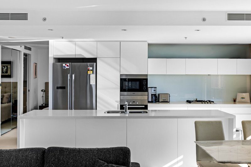 Photo - 2101/1 Oracle Boulevard, Broadbeach QLD 4218 - Image 6