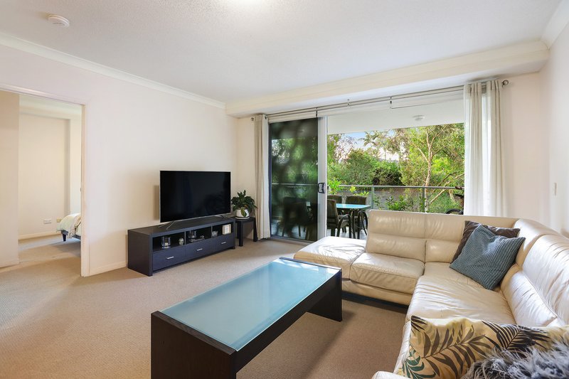 Photo - 2101/12 Executive Drive, Burleigh Waters QLD 4220 - Image 4