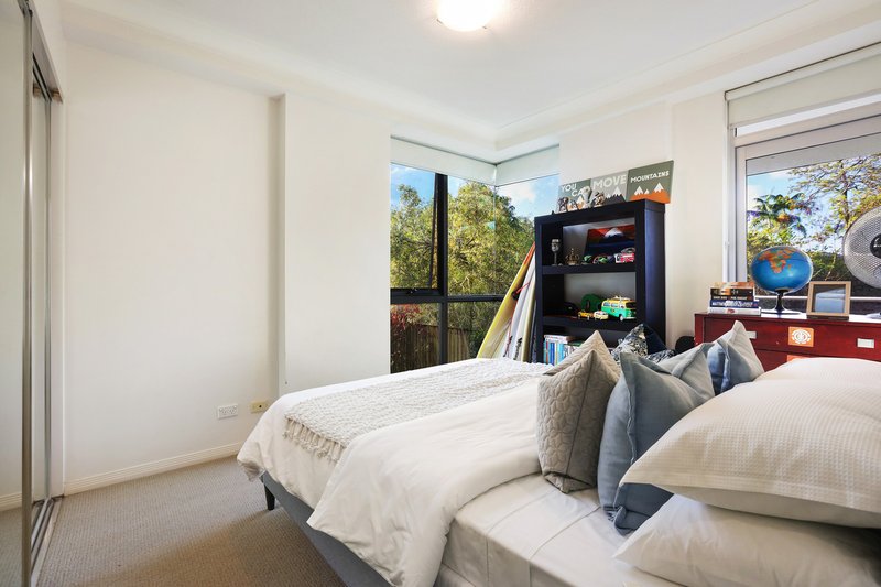 Photo - 2101/12 Executive Drive, Burleigh Waters QLD 4220 - Image 6