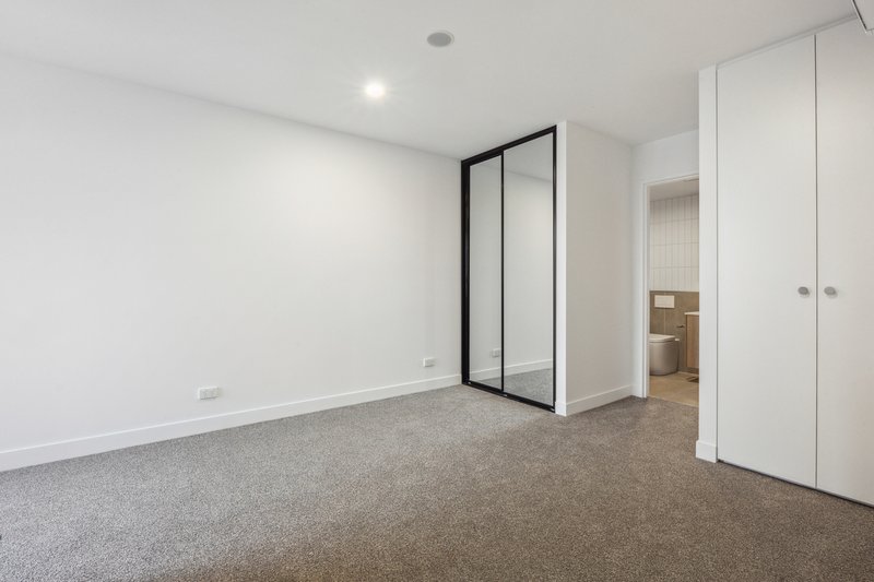 Photo - 2101/2 Furzer Street, Phillip ACT 2606 - Image 6