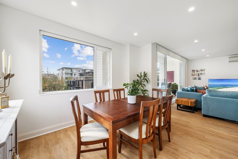 Photo - 210/17 Woodlands Avenue, Breakfast Point NSW 2137 - Image 6