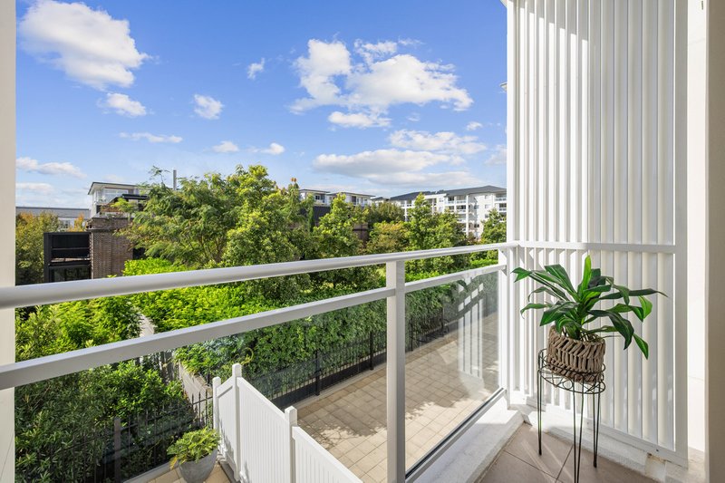 Photo - 210/17 Woodlands Avenue, Breakfast Point NSW 2137 - Image 11