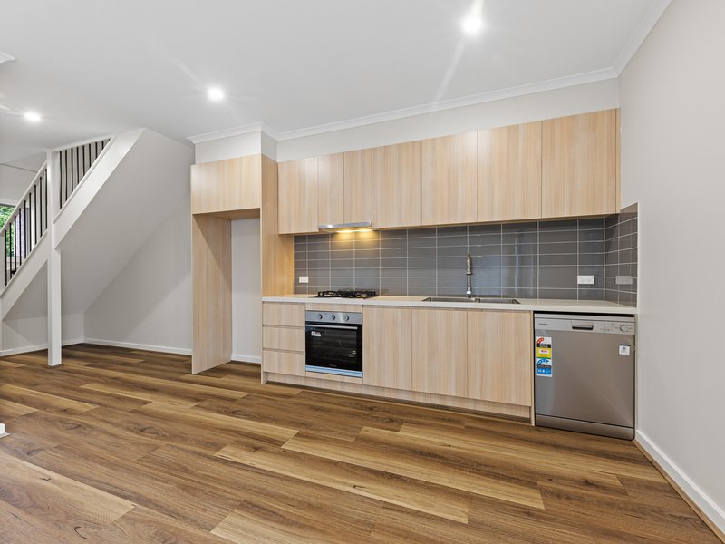 Photo - 2/1019 High Street, Reservoir VIC 3073 - Image 2