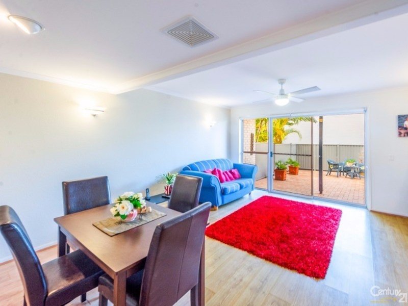 Photo - 2/102-104 Broadwater Avenue, Maroochydore QLD 4558 - Image 2