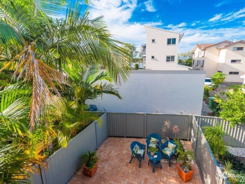 Photo - 2/102-104 Broadwater Avenue, Maroochydore QLD 4558 - Image 6