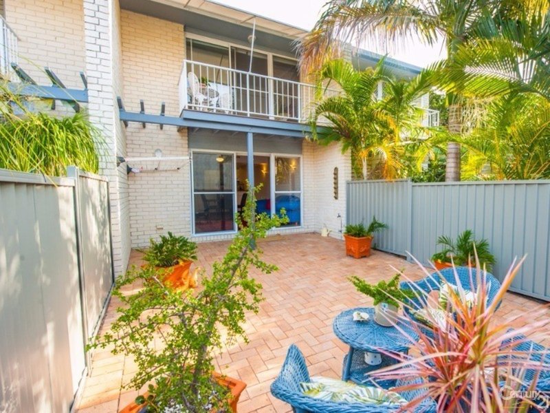 Photo - 2/102-104 Broadwater Avenue, Maroochydore QLD 4558 - Image 12