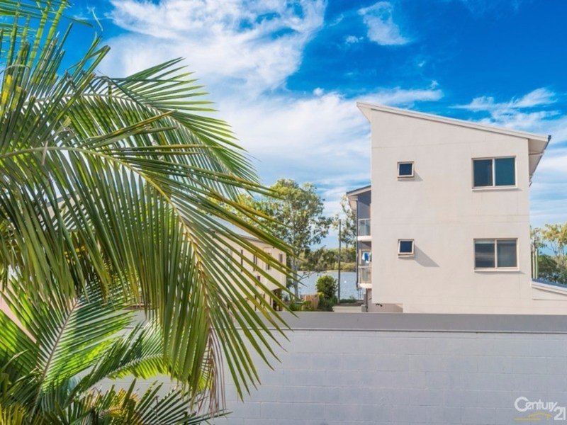 Photo - 2/102-104 Broadwater Avenue, Maroochydore QLD 4558 - Image 13