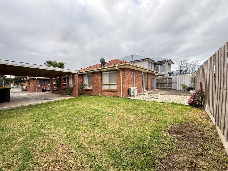 Photo - 2/102 Grieve Parade, Altona VIC 3018 - Image 1