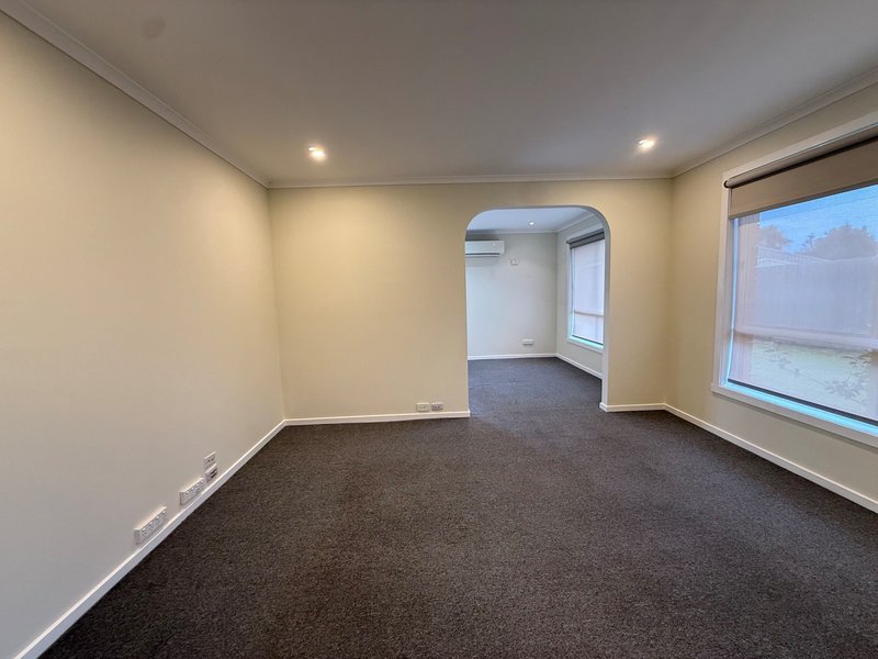 Photo - 2/102 Grieve Parade, Altona VIC 3018 - Image 2