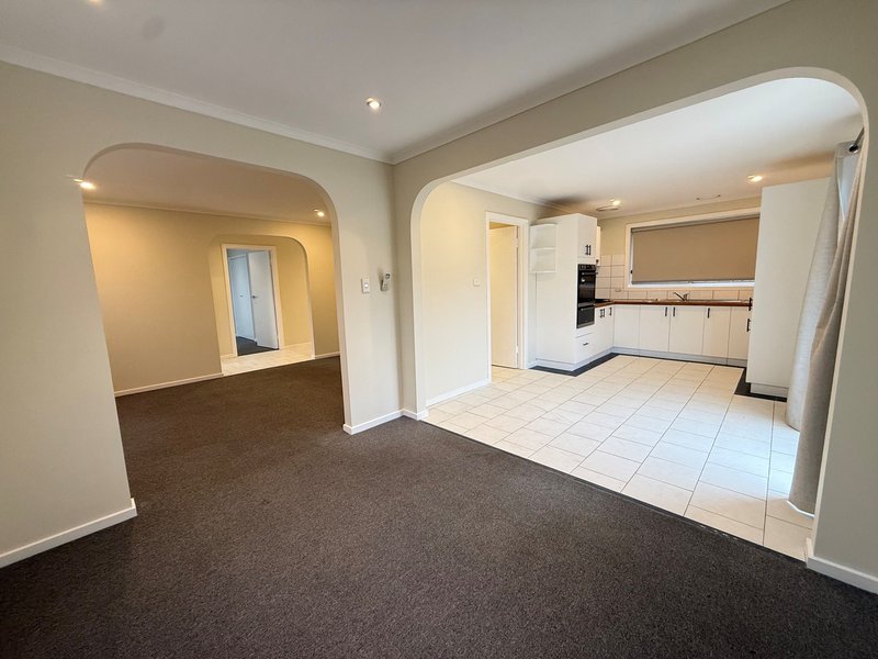 Photo - 2/102 Grieve Parade, Altona VIC 3018 - Image 3