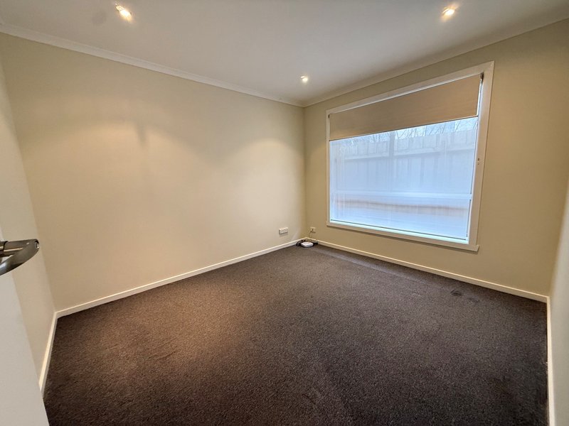 Photo - 2/102 Grieve Parade, Altona VIC 3018 - Image 7