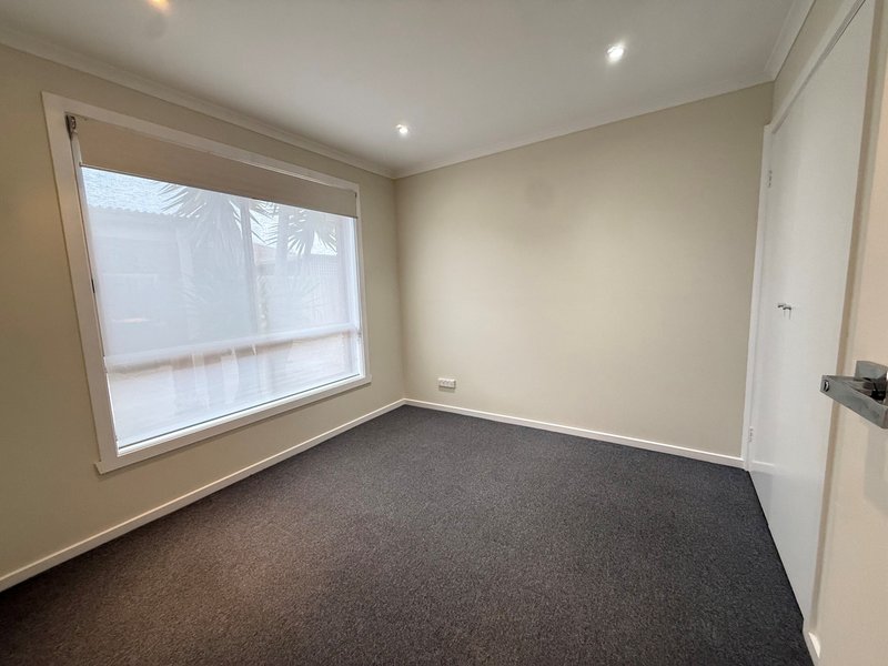Photo - 2/102 Grieve Parade, Altona VIC 3018 - Image 8