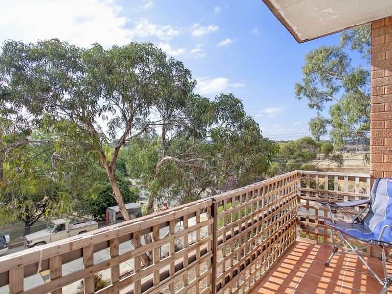 Photo - 2/102 Henderson Road, Queanbeyan NSW 2620 - Image 4