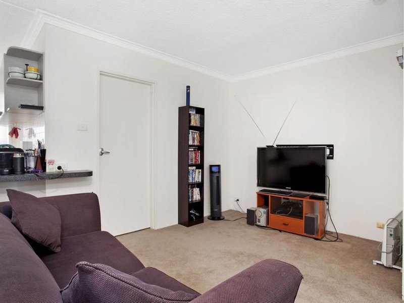 Photo - 2/102 Henderson Road, Queanbeyan NSW 2620 - Image 7