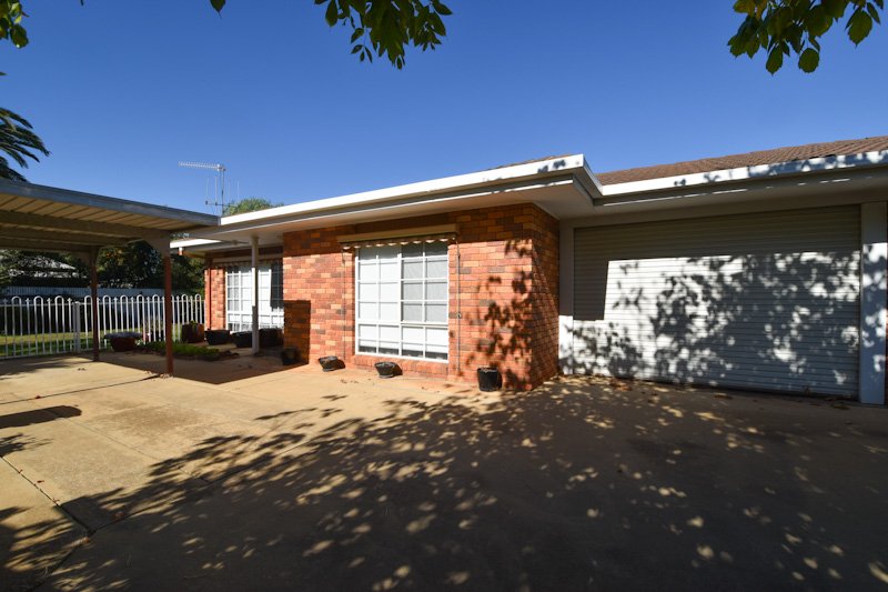 Photo - 2/102 Mckenzie Street, Deniliquin NSW 2710 - Image 1