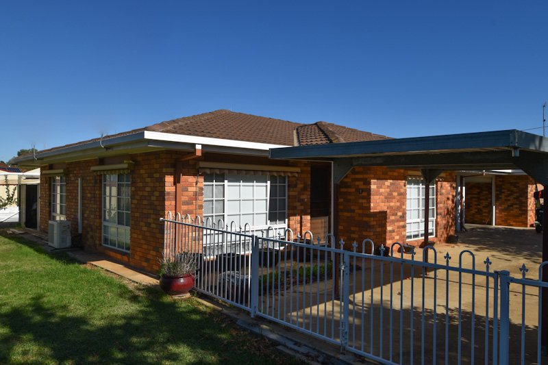 Photo - 2/102 Mckenzie Street, Deniliquin NSW 2710 - Image 2