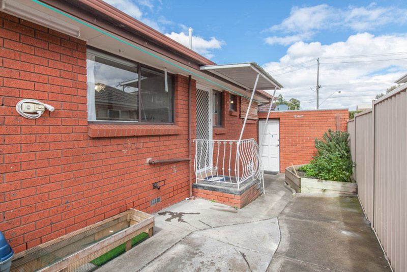 Photo - 2/102 Rathcown Road, Reservoir VIC 3073 - Image 7